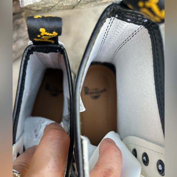 Dr. Martens White Leather Lace-Up 1460W Boots. Combat 8eye boots. NWOB Sz-8L. O - Picture 8 of 16